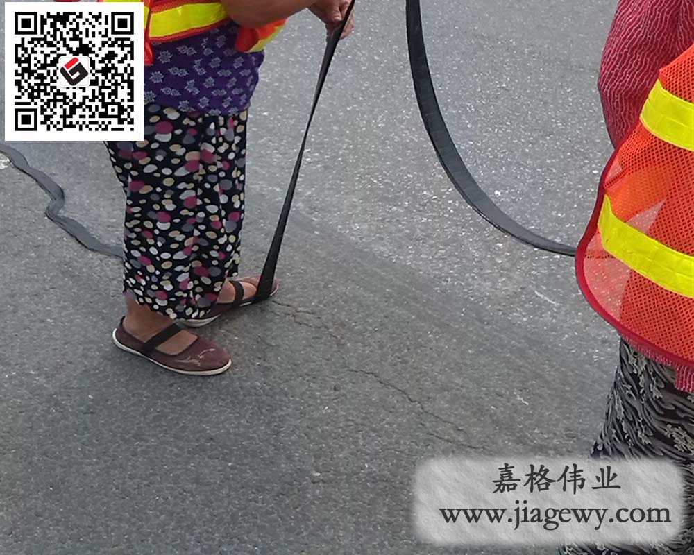 貼縫帶施工省時省力，無需專用設備
