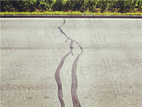 公路路面裂縫修補