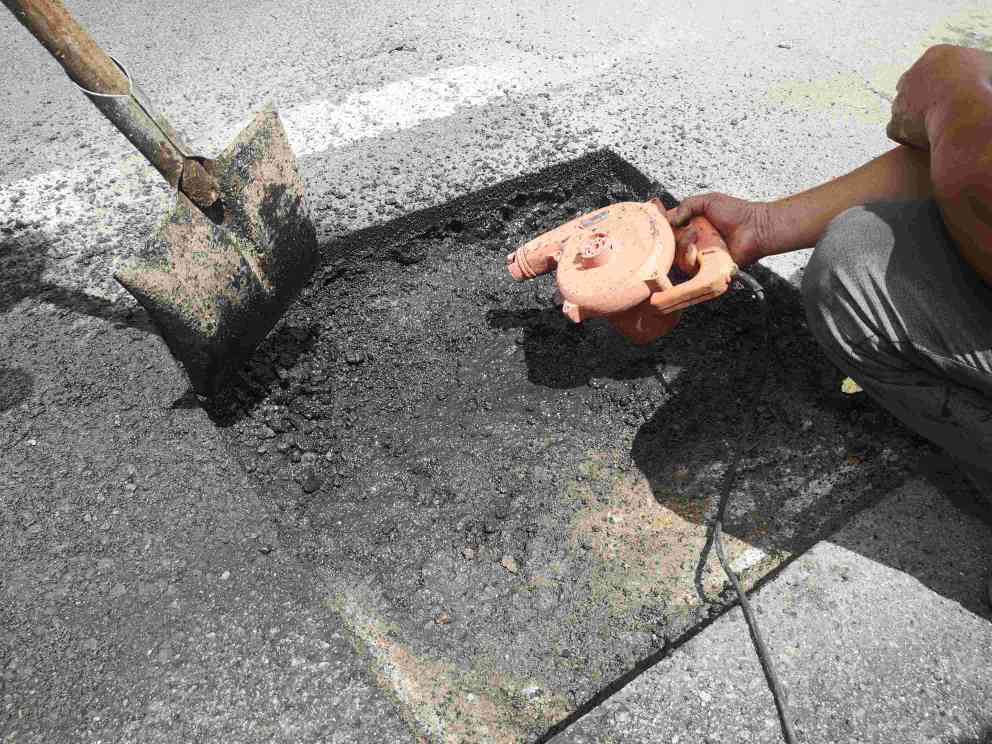 冷補料添加劑是確保道路修復質(zhì)量的關(guān)鍵
